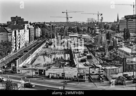 Große Baustelle im Zentrum der Stadt, März 1996, Potsdamer Platz, Berlin, Deutschland Stockfoto