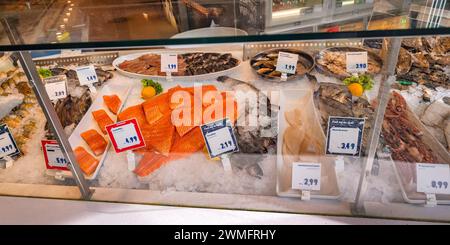 Fisch und Meeresfrüchte, Viktualienmarkt Daily Food Market, München, Bayern, Deutschland, Europa Stockfoto