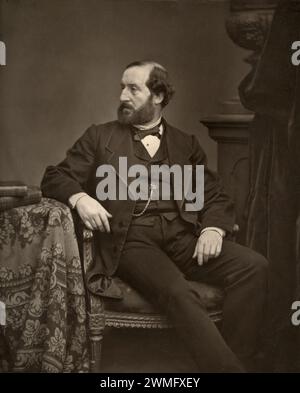 Porträt von Emile Augier (1820–1889) oder Guillaume Victor Emile Augier, Franch Dramatiker in formellem Anzug und Taschenuhr. Vintage oder Historic Carbon Print c1880 Stockfoto