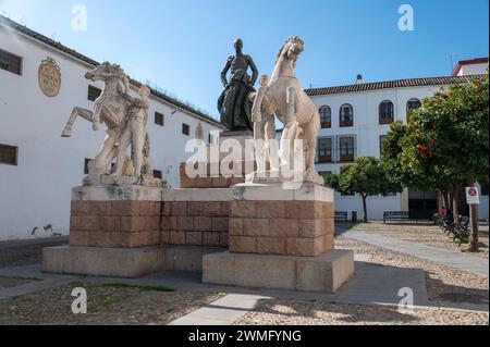 Das weiße Monumento a Manoleteon (Manolete-Denkmal) ist der 1917 geborene Stierkämpfer Manuel Laureano Rodríguez Sanchez Stockfoto