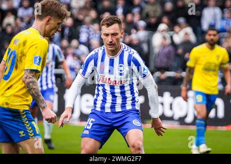 Odense, Dänemark. Februar 2024. Tom Trybull (15) von ob wurde während des 3F Superliga-Spiels zwischen Odense BK und Broendby IF im Nature Energy Park in Odense gesehen. (Foto: Gonzales Photo/Alamy Live News Stockfoto