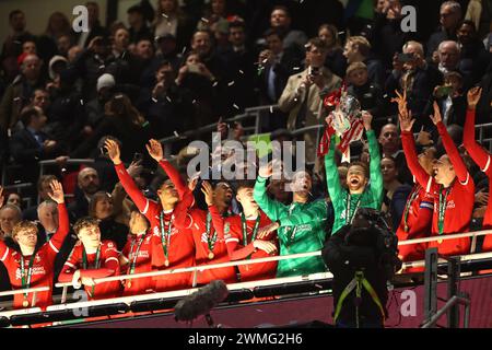 London, Großbritannien. Februar 2024. Liverpool feiert am 25. Februar 2024 das Finale des Chelsea gegen Liverpool Carabao Cup im Wembley Stadium, London, Großbritannien. Quelle: Paul Marriott/Alamy Live News Stockfoto