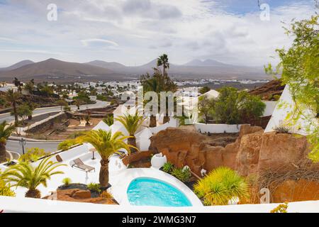 Blick von Lagomar. Es ist ein Haus, das in einen alten Steinbruch gebaut wurde, Nazare Stockfoto