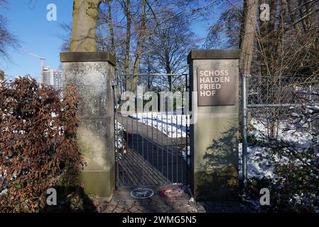 BERN, SCHWEIZ - 20. JANUAR 2024: Paul Klees Friedhofseingang im Schosshaldenfriedhof Stockfoto