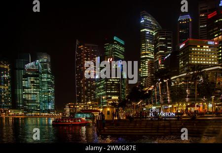 Nächtliche Ausblicke auf die Stadt Singapur Stockfoto