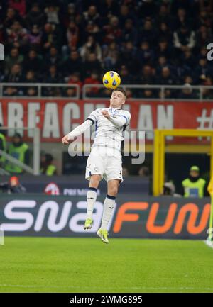 Emil Holm von Atalanta BC wurde während des Spiels zwischen dem AC Milan und Atalanta bergamasca Calico im Rahmen der italienischen Serie A im Giuseppe Meazza Stadion in Aktion gesehen. Endergebnis: AC Milan 1:1, Atalanta BC. (Foto: Nderim Kaceli / SOPA Images/SIPA USA) Stockfoto