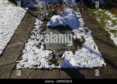 BERN, SCHWEIZ - 20. JANUAR 2024: Paul Klees Grabstein im Schosshaldenfriedhof, der Maler starb 1940. Ärzte sagten, dass die Todesursache Stockfoto