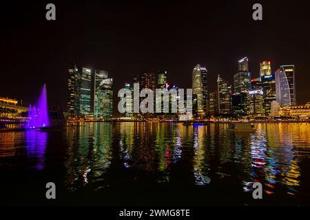 Nächtliche Ausblicke auf die Stadt Singapur Stockfoto