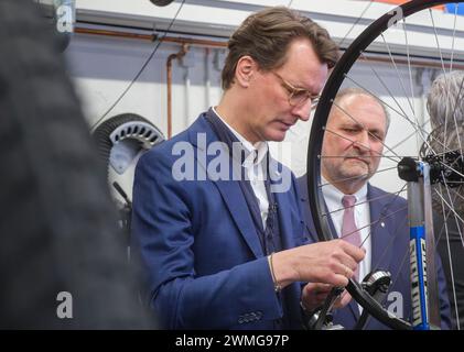 Besuch des Nordrhein-westfälischen Ministerpräsidenten Hendrik Wuest (CDU) auf dem Ausbildungscampus der Handwerkskammer Köln Stockfoto