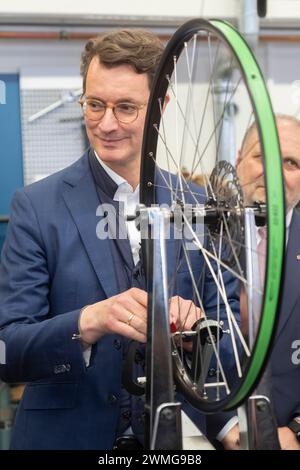 Besuch des Nordrhein-westfälischen Ministerpräsidenten Hendrik Wuest (CDU) auf dem Ausbildungscampus der Handwerkskammer Köln Stockfoto