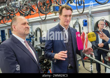 Besuch des Nordrhein-westfälischen Ministerpräsidenten Hendrik Wuest (CDU) auf dem Ausbildungscampus der Handwerkskammer Köln Stockfoto