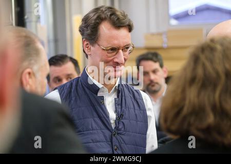 Besuch des Nordrhein-westfälischen Ministerpräsidenten Hendrik Wüst (CDU) auf dem Ausbildungscampus der Handwerkskammer Köln Stockfoto