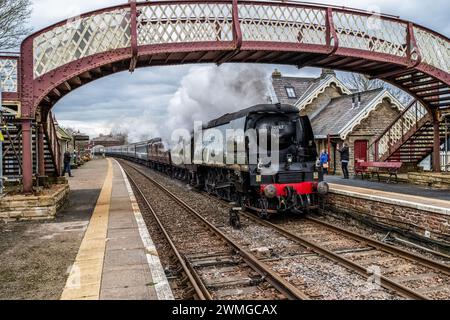 Dampfzüge über die Siedlung zur Carlisle Railway, dies ist heute ein regelmäßiges Ereignis, da verschiedene Ausflugszüge über diese sehr malerische Bahn fahren Stockfoto