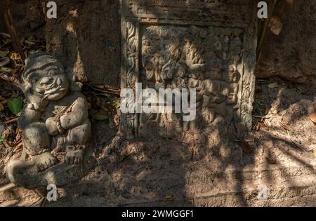 Aspekte, Ausblicke und Besucher des Wat Pha Lat Buddhistischen Tempels in den Hügeln über Chiang Mai, Thailand Stockfoto