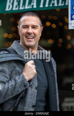 London, uk 26. Februar 2024 Paddy McGuinness gesehen außerhalb von Global Radio und Selfie mit Mitgliedern der Public Credit: Richard Lincoln/Alamy Live News Stockfoto