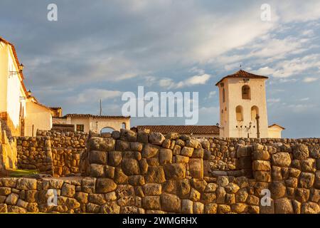 Die Kolonialkirche von Chinchero in Peru, Südamerika Stockfoto