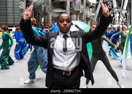 London, Großbritannien. Februar 2024. Klimaaktivisten von Müttern protestieren vor Lloyds of London als Teil einer Reihe von Aktionen von Extinction Rebellion und Sunrise's versichern unsere Zukunft und heben die Rolle der globalen Versicherungsbranche bei der Unterstützung neuer Projekte für fossile Brennstoffe hervor. Quelle: Mark Kerrison/Alamy Live News Stockfoto