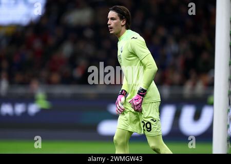 Mailand, Italien. Februar 2024. Marco Carnesecchi von Atalanta BC sieht sich beim Spiel der Serie A zwischen AC Milan und Atalanta BC am 25. Februar 2024 im Stadio Giuseppe Meazza in Mailand an. Quelle: Marco Canoniero/Alamy Live News Stockfoto