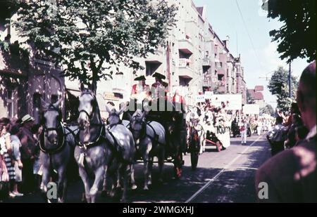 Berlin GER, Berlin, Aufnahme ca. Juli 1960, Strassenzene, 600 jahrfeier in Neukölln, gegründet 1360 *** Berlin GER, Berlin, Foto ca. Juli 1960, Straßenszene, 600 Jahre Feier in Neukölln, gegründet 1360 Stockfoto