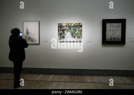 Blick auf die Ausstellung „der intime Realismus von Isabel Quintanilla“ im Thyssen-Bornemisza-Nationalmuseum in Madrid, 26. Februar 2024, Spanien Stockfoto