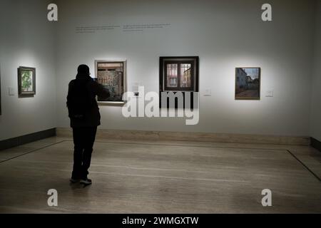 Blick auf die Ausstellung „der intime Realismus von Isabel Quintanilla“ im Thyssen-Bornemisza-Nationalmuseum in Madrid, 26. Februar 2024, Spanien Stockfoto