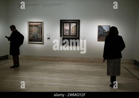 Blick auf die Ausstellung „der intime Realismus von Isabel Quintanilla“ im Thyssen-Bornemisza-Nationalmuseum in Madrid, 26. Februar 2024, Spanien Stockfoto