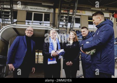 OLAF Scholz SPD, Bundeskanzler, aufgenommen bei einem Treffen mit Vertretern des SV Babelsberg in Potsdam, 26.02.2024. Potsdam Deutschland *** Olaf Scholz SPD, Bundeskanzler, auf einem Treffen mit Vertretern des SV Babelsberg in Potsdam, 26 02 2024 Potsdam Deutschland Copyright: XFlorianxGaertnerx Stockfoto