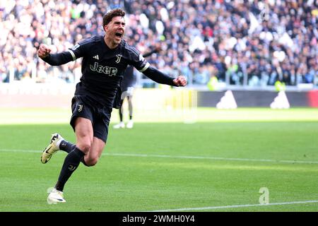 Dusan Vlahovic vom Juventus FC feiert am 25. Februar 2024 im Allianz Stadion in Turin, Italien, am Ende des Fußballspiels der Serie A zwischen Juventus FC und Frosinone Calcio. Stockfoto