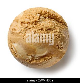 Löffel gesalzenes Karamell-Eis isoliert auf weißem Hintergrund, Blick von oben Stockfoto
