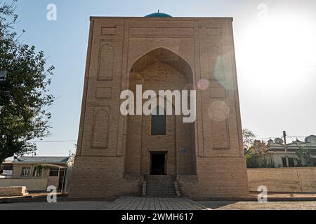 Der Eingang des Bibi-Khanim Mausoleums in Samarkand, Usbekistan, historische Gebäude. Grab von Tamerlane, Frau von Amir Temur. Stockfoto