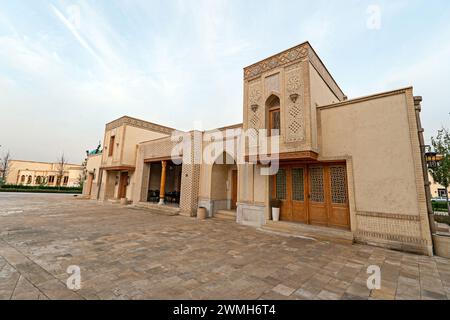 Leere Straßen in der Ewigen Stadt in Samarkand, Usbekistan. Die traditionelle Architektur des alten Zentralasiens und des Nahen Ostens. Stockfoto