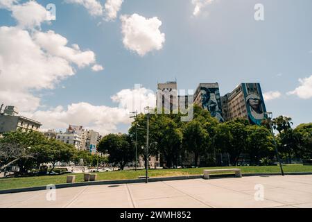 Buenos Aires, Argentinien - 17. september 2023 gemalte Wandfassade des Krankenhauses de Clinicas Jose de San Martin. Hochwertige Fotos Stockfoto