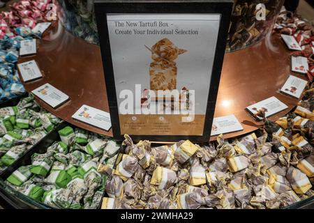 Laderach ist ein gehobener Schweizer Chocolatier an der 537 Fifth Avenue in New York City, USA, 2024 Stockfoto