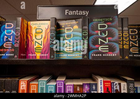 Barnes & Noble Booksellers auf der Fifth Avenue in New York City bietet eine große Auswahl an Büchern und Zeitschriften, USA 2024 Stockfoto