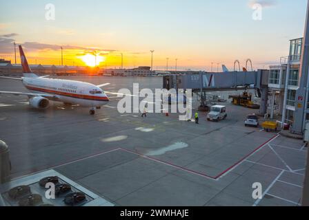 Roissy, Frankreich, Weitwinkelansicht, Außenansicht, Madacaskar Flugzeuge auf Tarmac am Flughafen Roissy-Charles-de-Gaulle Paris Stockfoto