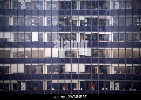 New York City, USA. Februar 2024. Büros in einem Hochhaus in Manhattan. Quelle: Bernd von Jutrczenka/dpa/Alamy Live News Stockfoto