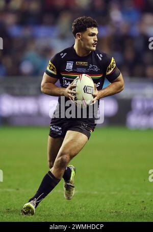 Nathan Cleary von Penrith Panthers läuft mit dem Ball während des Spiels der Betfred World Club Challenge im DW-Stadion in Wigan. Bilddatum: Samstag, 24. Februar 2024. Stockfoto