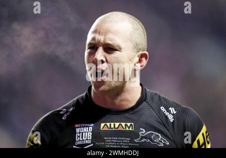 Penrith Panthers' Dylan Edwards reagiert beim Spiel der Betfred World Club Challenge im DW Stadium in Wigan. Bilddatum: Samstag, 24. Februar 2024. Stockfoto