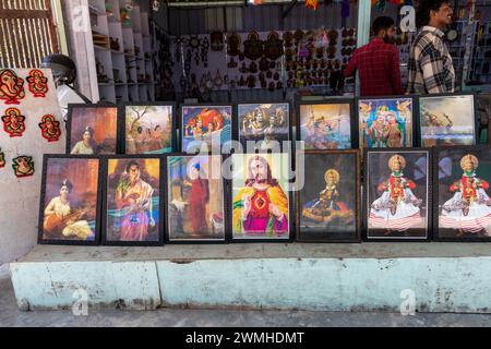 Art Shop mit Porträts religiöser Persönlichkeiten Sultan Bathery Kerala Indien Stockfoto