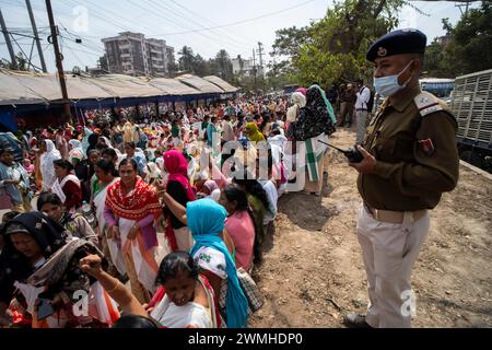 26. Februar 2024: Tausende von Anganwadi-Arbeitern erheben am 26. Februar 2024 in Guwahati, Assam, Indien einen Protest, der eine Erhöhung ihrer Löhne fordert. (Kreditbild: © David Talukdar/ZUMA Press Wire) NUR REDAKTIONELLE VERWENDUNG! Nicht für kommerzielle ZWECKE! Stockfoto