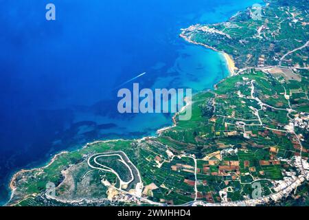 Aus der Vogelperspektive der maltesischen Küste zwischen St. Paul's Bay und Pembroke Stockfoto