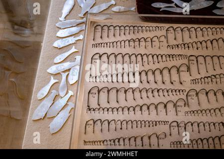 Fischhaken und Köder im Deutschen Jagd- und Fischereimuseum München Stockfoto