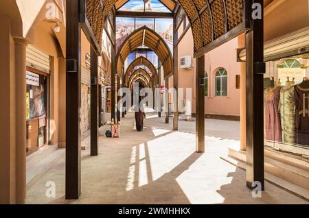 Sur, Oman - 15. Februar 2020: Frauensouk in der Stadt Sur ist nur für weibliche Käuferinnen bestimmt. Stockfoto