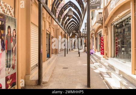 Sur, Oman - 15. Februar 2020: Frauensouk in der Stadt Sur ist nur für weibliche Käuferinnen bestimmt. Stockfoto