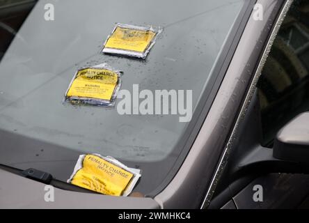 Hinweise zu Strafgebühren. Stockfoto