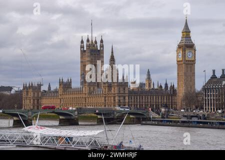 London, Großbritannien. Februar 2024. Houses of Parliament, Westminster Bridge und Blick auf Big Ben bei Tag. Quelle: Vuk Valcic/Alamy Stockfoto