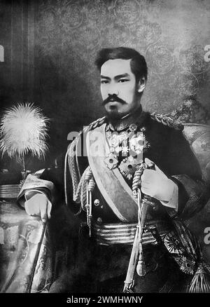 Kaiser Meiji. Porträt des 122. Kaisers von Japan, Mutsuhito (1852–1912) im Jahre 1888. Er regierte als Kaiser von 1867 bis zu seinem Tod im Rahmen der Meiji-Restauration. Stockfoto