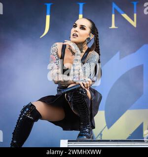 Die ukrainische Band Jinjer trat 2023 live auf Stockfoto