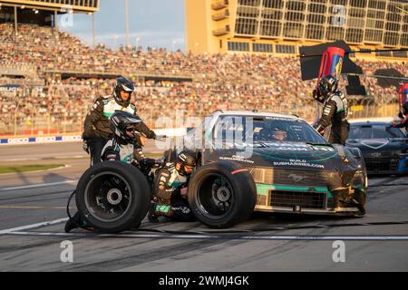 Hampton, GA, USA. Februar 2024. Chris Buescher fährt um die Position für die Ambetter Health 400 in Hampton, GA, USA. (Credit Image: © Logan T Arce Action Sports/ASP) NUR REDAKTIONELLE VERWENDUNG! Nicht für kommerzielle ZWECKE! Stockfoto