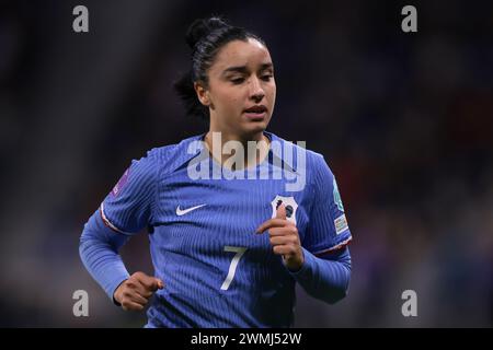 Decines Charpieu, Frankreich. Februar 2024. Sakina Karchaoui aus Frankreich während des Spiels der UEFA Women's Nations League im OL Stadium, Lyon. Der Bildnachweis sollte lauten: Jonathan Moscrop/Sportimage Credit: Sportimage Ltd/Alamy Live News Stockfoto